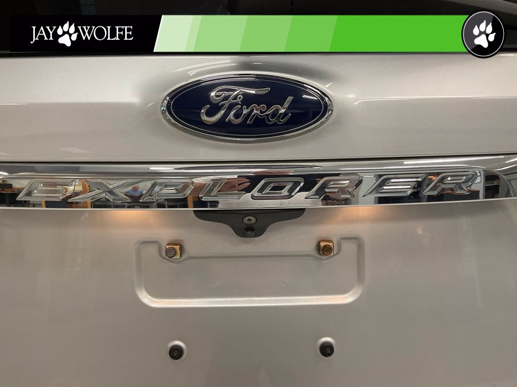Used 2017 Ford Explorer XLT w/ Equipment Group 202A AWD/4WD image 26