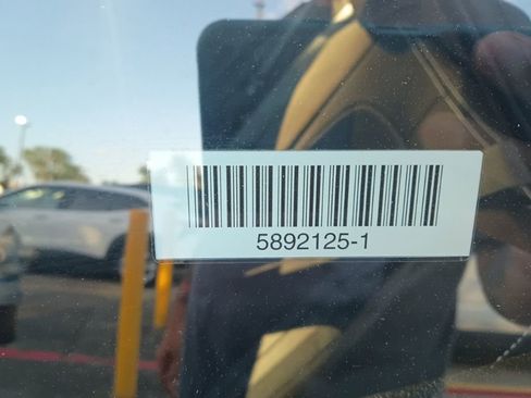 Used 2025 Hyundai Venue SEL FWD image 9