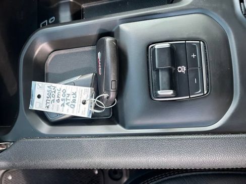 Used 2024 GMC Sierra 2500 AT4 w/ AT4 Premium Plus Package AWD/4WD image 20