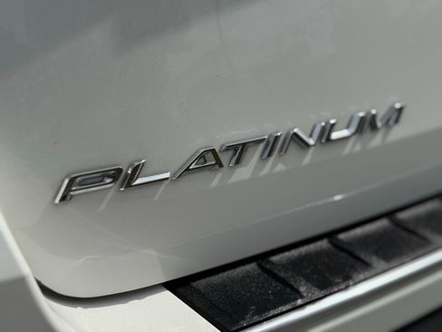 Used 2021 Ford Explorer Platinum w/ Equipment Group 601A AWD/4WD image 17