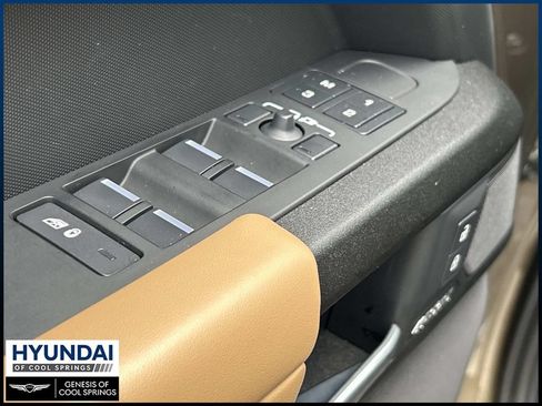 Used 2025 Land Rover Defender 110 X AWD/4WD image 18