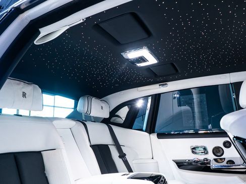 Used 2022 Rolls-Royce Phantom Sedan w/ The Phantom Package RWD image 32