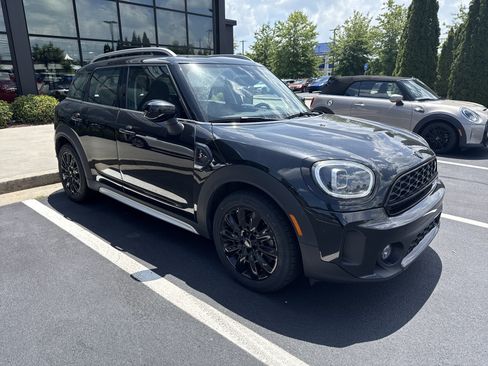 Used 2024 MINI Cooper Countryman S w/ Premium Package FWD image 2