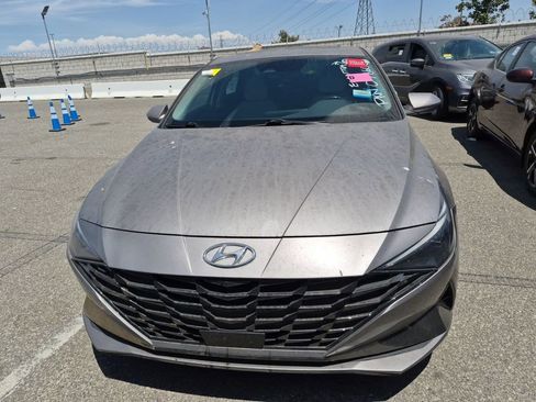 Used 2023 Hyundai Elantra Limited FWD image 3