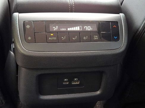 Used 2025 Nissan Pathfinder SL AWD/4WD image 12