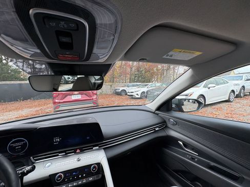 Used 2025 Hyundai Elantra Limited image 31