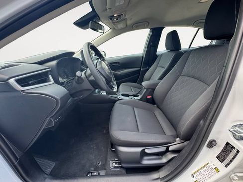 Used 2025 Toyota Corolla LE FWD image 9