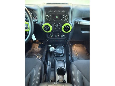 Used 2014 Jeep Wrangler Unlimited Sahara w/ Connectivity Group AWD/4WD image 15
