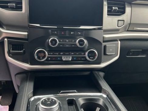 Used 2024 Ford Expedition Max XLT image 16