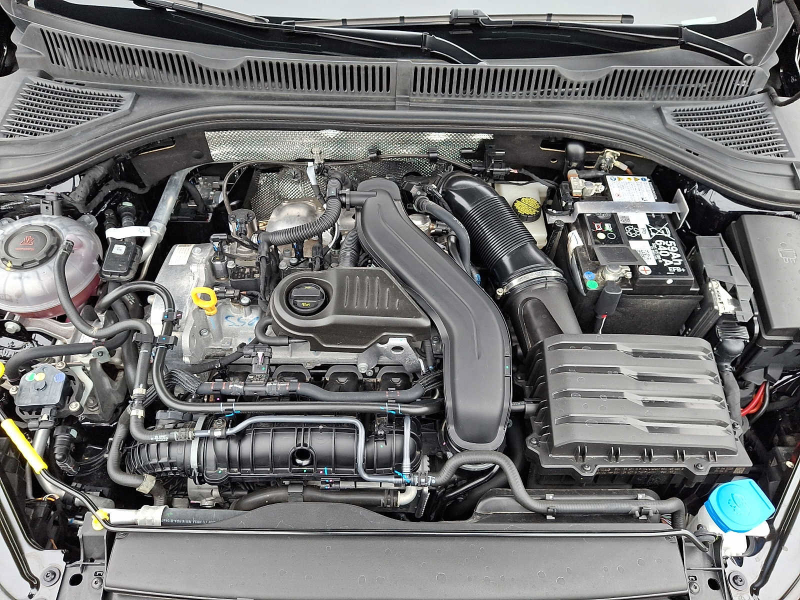 Used 2025 Volkswagen Jetta SE FWD image 27