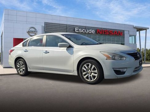 Used 2014 Nissan Altima 2.5 S FWD image 1