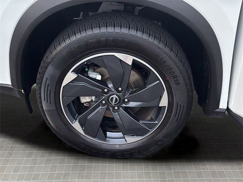 Used 2024 Nissan Rogue SV image 43