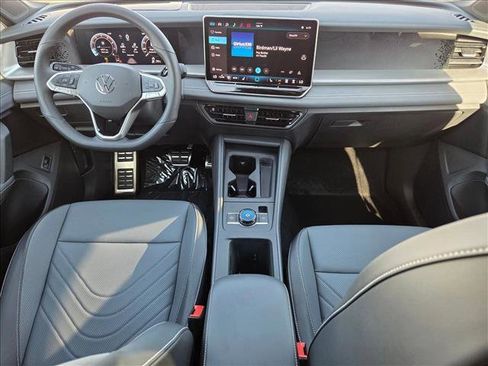 New 2026 Volkswagen Tiguan SE R-Line FWD image 14