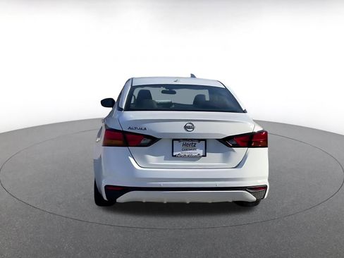 Used 2025 Nissan Altima 2.5 SV image 11