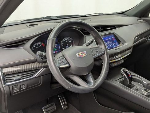 Certified 2023 Cadillac XT4 Sport w/ Cold Weather Package AWD/4WD image 9