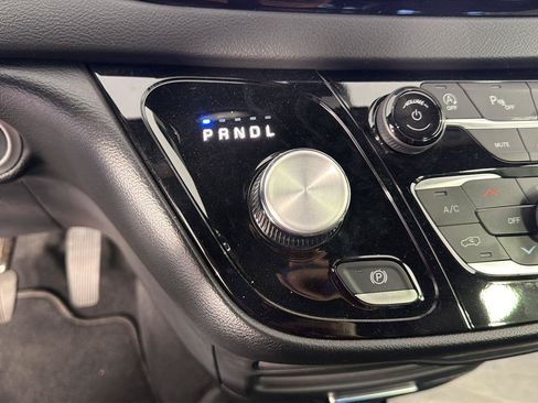 Used 2025 Chrysler Pacifica Select FWD image 31