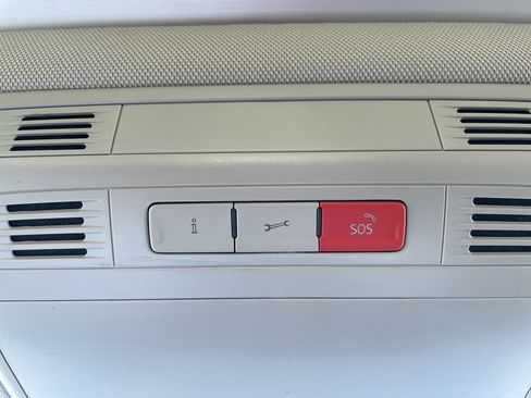 Used 2018 Volkswagen Tiguan SE w/ Panoramic Sunroof Package image 33