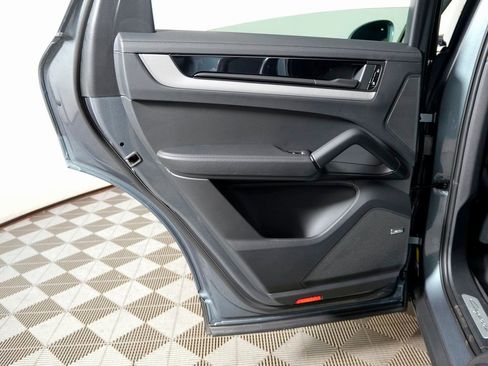 Certified 2026 Porsche Cayenne Coupe image 19