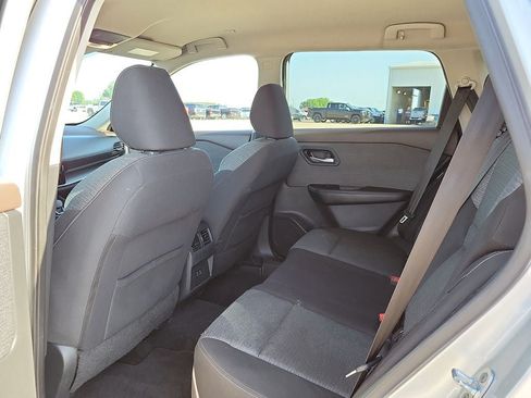Used 2022 Nissan Rogue SV FWD image 9