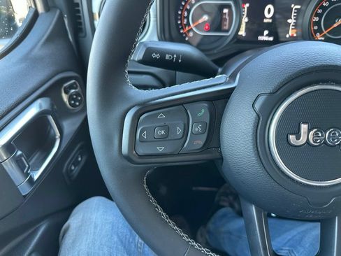 Used 2025 Jeep Wrangler Unlimited Sport AWD/4WD image 26