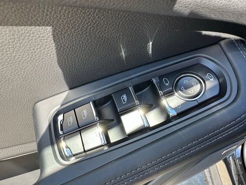 Used 2026 Porsche Macan AWD/4WD image 19