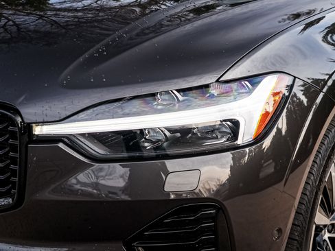 Used 2025 Volvo XC60 B5 Plus image 6