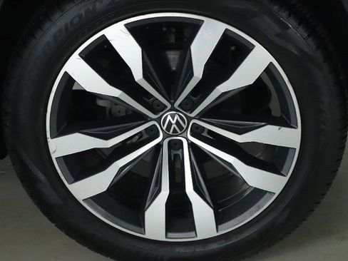 Used 2021 Volkswagen Atlas Cross Sport SEL R-Line w/ Luggage Net & Mats Package image 37