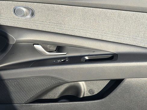 Certified 2025 Hyundai Elantra Limited image 20