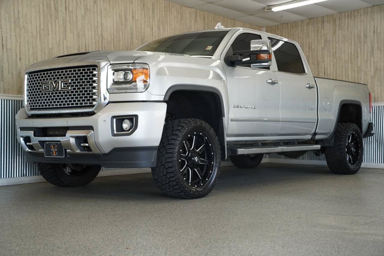 Used 2017 GMC Sierra 2500 Denali w/ Duramax Plus Package AWD/4WD image 4
