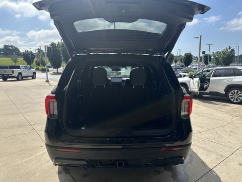 Used 2025 Ford Explorer ST-Line AWD/4WD image 29