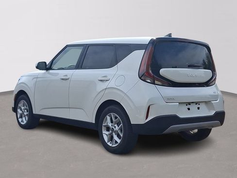 Used 2025 Kia Soul LX w/ LX Technology Package FWD image 4