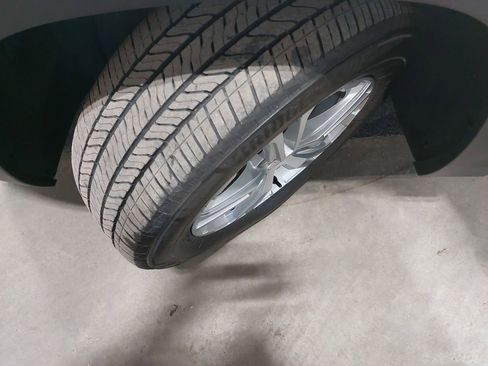 Used 2023 GMC Terrain SLE w/ Driver Convenience Package image 31