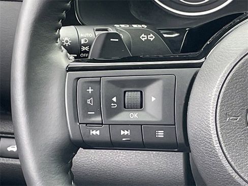 Used 2023 Nissan Pathfinder SL w/ Lighting Package (N92) image 13