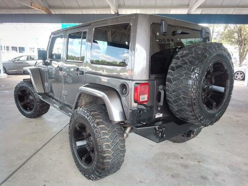 Used 2016 Jeep Wrangler Unlimited Sahara w/ Connectivity Group AWD/4WD image 3