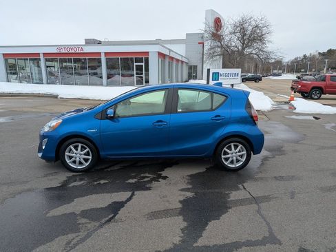 Used 2016 Toyota Prius C Three image 2
