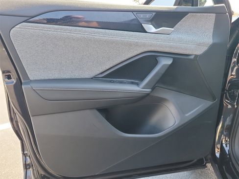 Used 2025 Volkswagen Tiguan S image 16