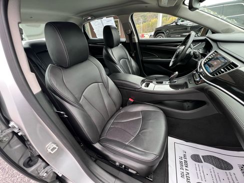 Used 2017 Buick LaCrosse Essence image 27