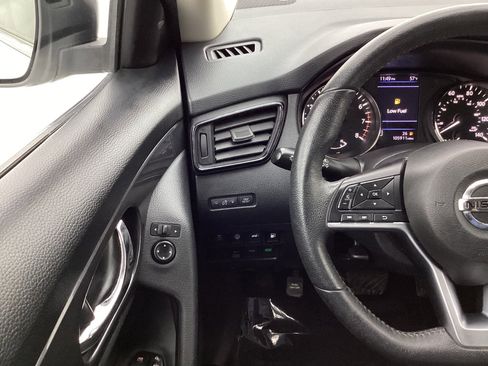 Used 2019 Nissan Rogue SV image 32