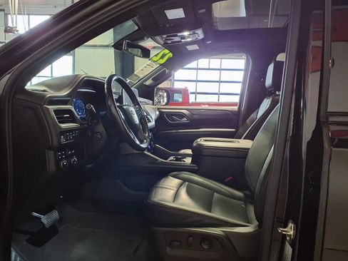 Used 2022 Chevrolet Suburban RST w/ Sport Performance Package image 22