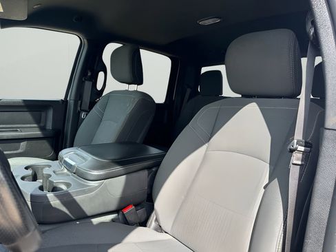 Used 2024 RAM 2500 Tradesman w/ Chrome Appearance Group image 12