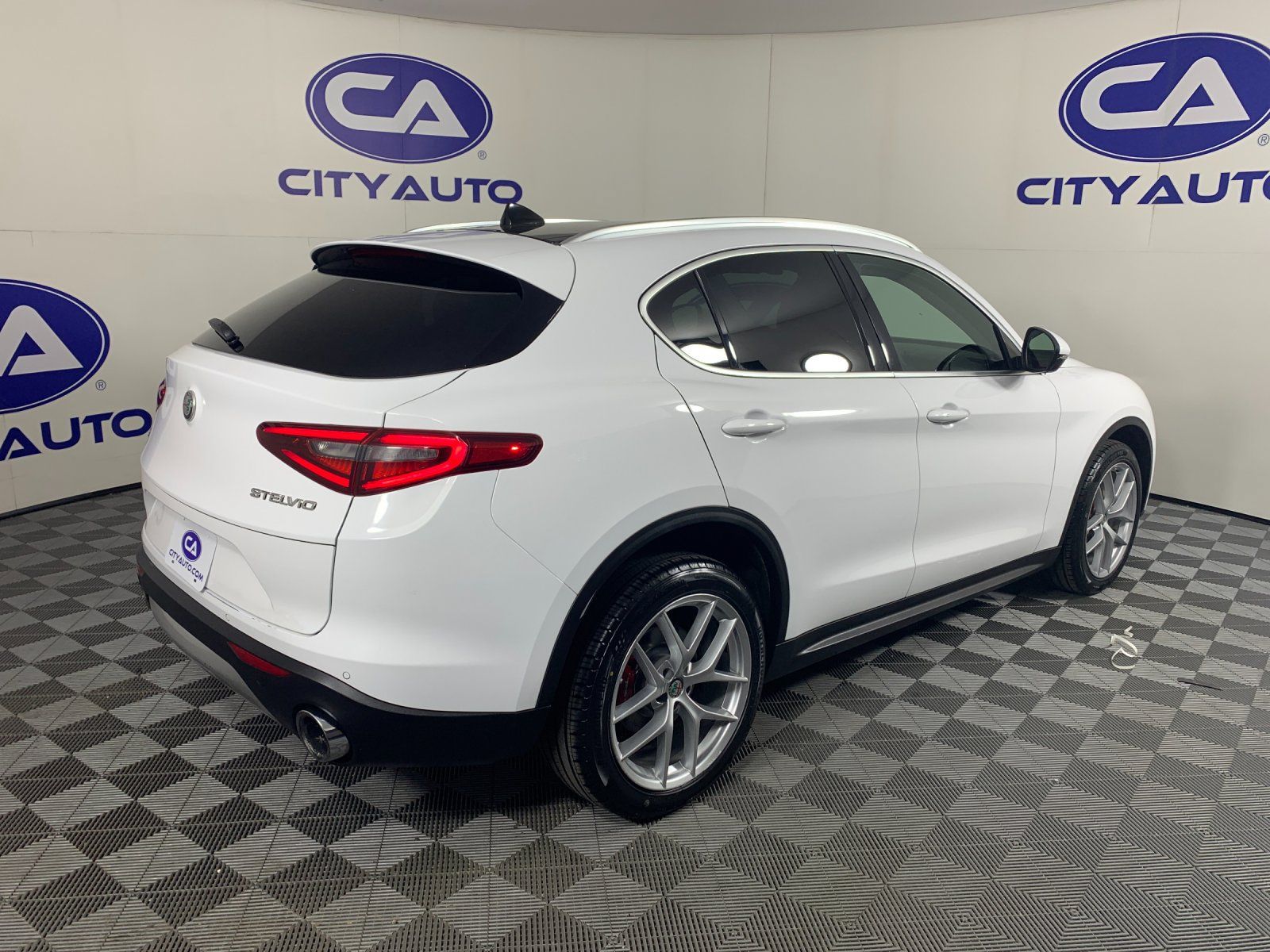 Used 2019 Alfa Romeo Stelvio Ti AWD/4WD image 3