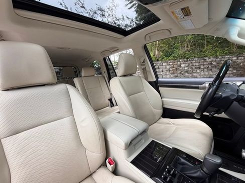 Used 2021 Lexus GX 460 Luxury w/ Sport Design Package AWD/4WD image 24