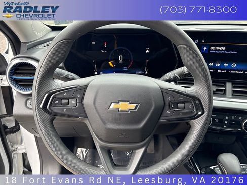 Certified 2025 Chevrolet Trax LT FWD image 15