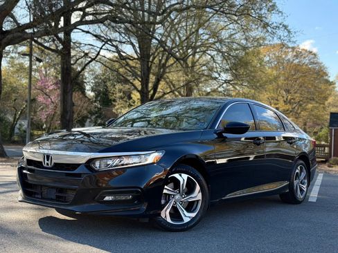 Used 2018 Honda Accord EX image 2