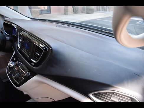 Used 2021 Chrysler Voyager LX FWD image 35