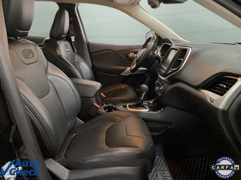 Used 2017 Jeep Cherokee Overland w/ Technology Group image 76