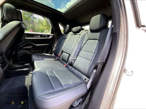 Used 2026 Porsche Cayenne AWD/4WD image 24