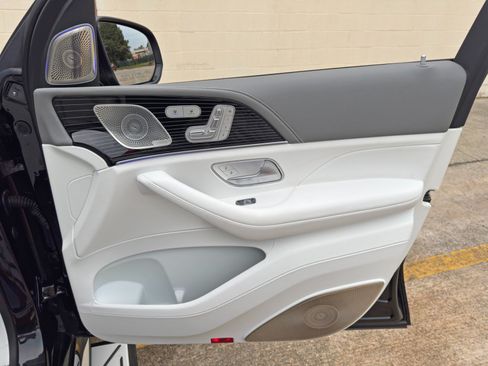 Used 2024 Mercedes-Benz Maybach GLS 600 4MATIC image 78