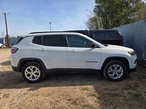 Certified 2024 Jeep Compass Latitude image 8