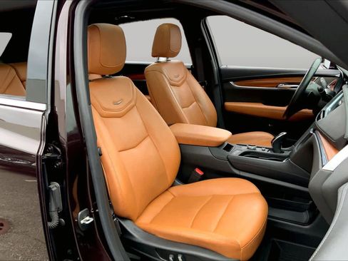 Used 2020 Cadillac XT5 Premium Luxury w/ LPO, Floor Liner Package AWD/4WD image 8
